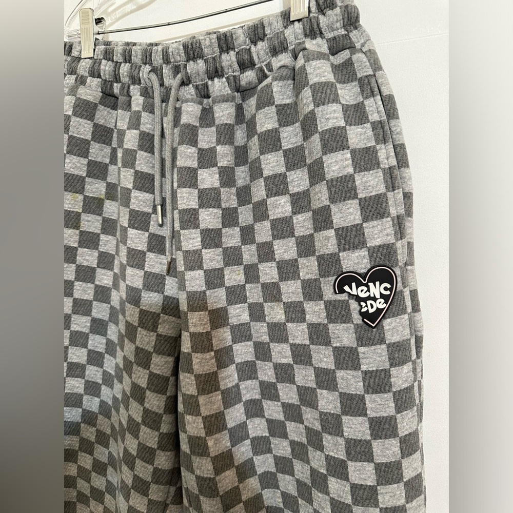 VENCEDE Gray Checkered Sweatpant Joggers w/ Drawstring & Toggles - Picture 3 of 9